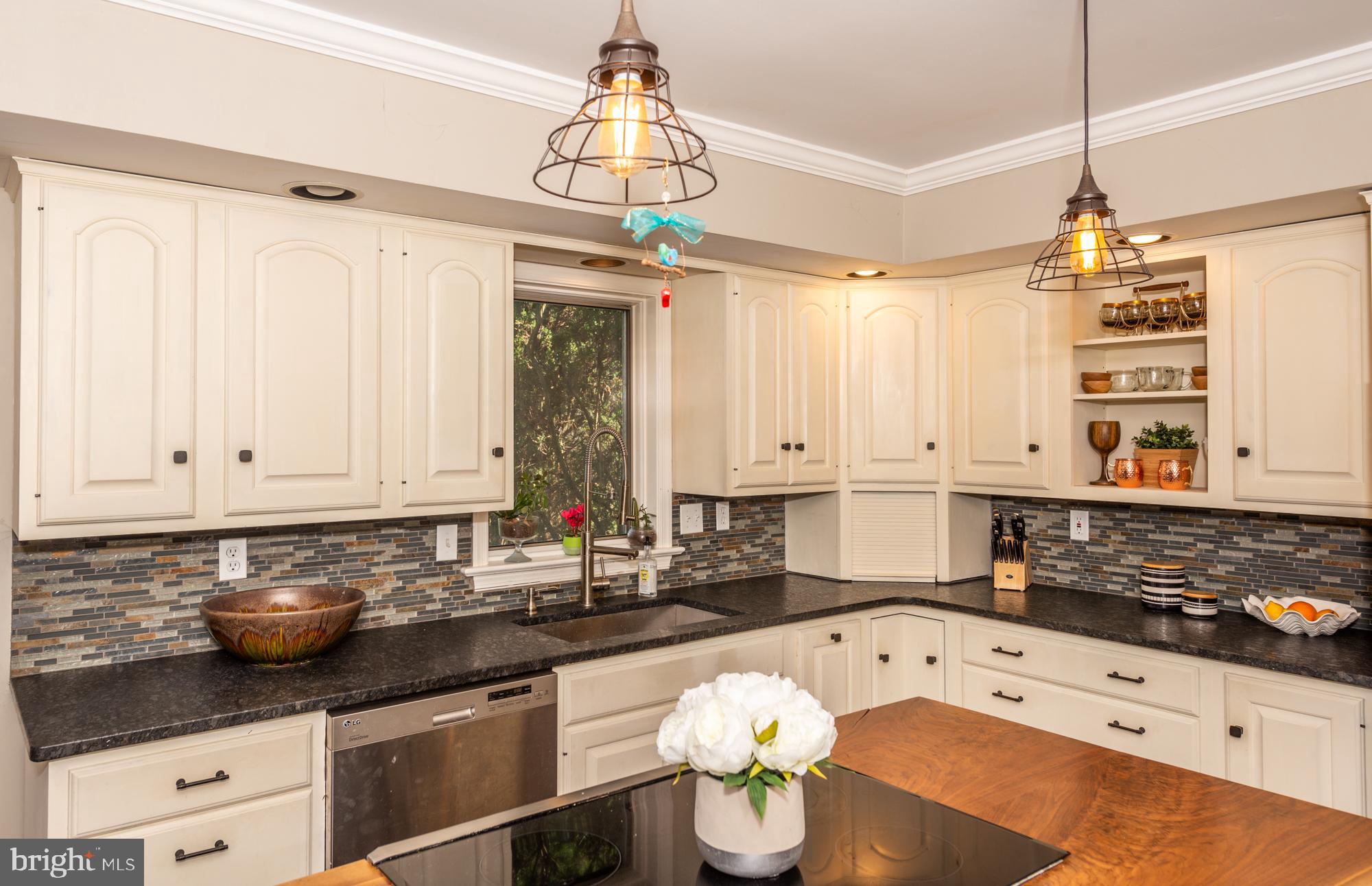 548 Wheatfield Drive Lititz, PA 17543 - Photo 8 of 29 Kitchen