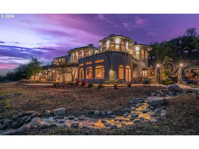 $4,500,000 | 2700 North Valley View Road, Ashland, OR 97520