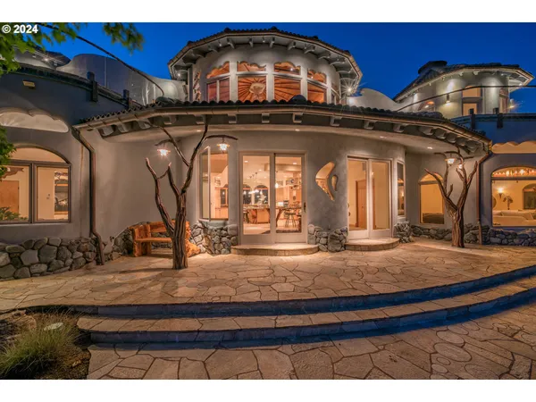 $4,500,000 | 2700 North Valley View Road, Ashland, OR 97520