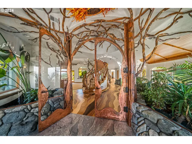 $4,500,000 | 2700 North Valley View Road, Ashland, OR 97520