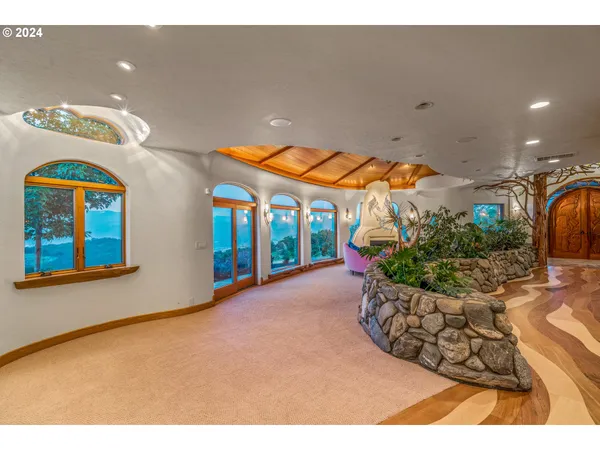 $4,500,000 | 2700 North Valley View Road, Ashland, OR 97520