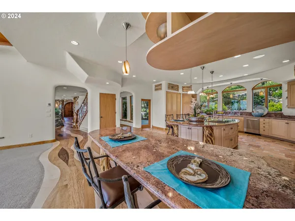 $4,500,000 | 2700 North Valley View Road, Ashland, OR 97520