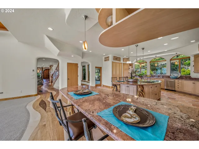 $4,500,000 | 2700 North Valley View Road, Ashland, OR 97520