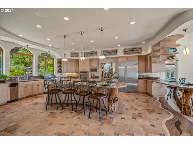 $4,500,000 | 2700 North Valley View Road, Ashland, OR 97520