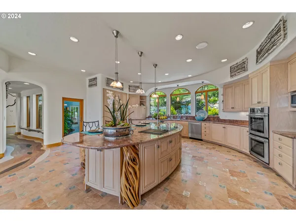 $4,500,000 | 2700 North Valley View Road, Ashland, OR 97520