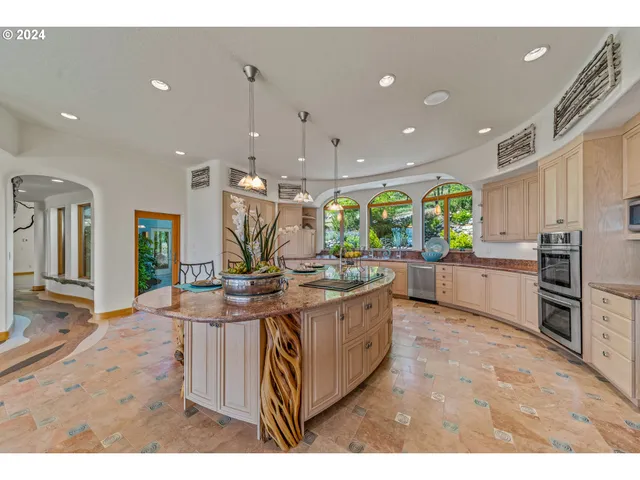 $4,500,000 | 2700 North Valley View Road, Ashland, OR 97520