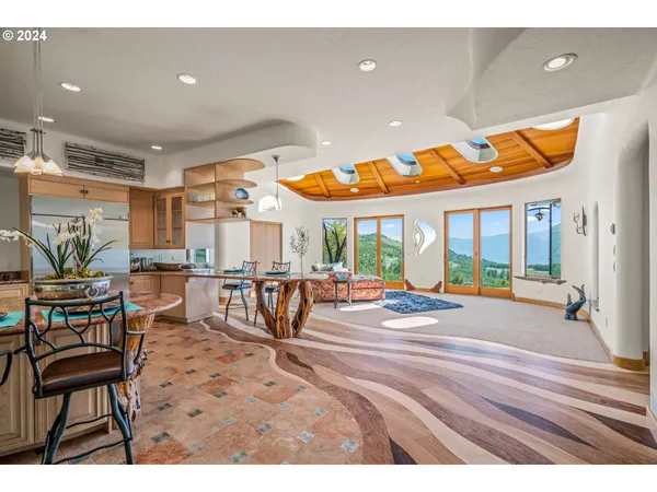 $4,500,000 | 2700 North Valley View Road, Ashland, OR 97520