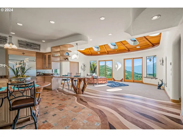 $4,500,000 | 2700 North Valley View Road, Ashland, OR 97520