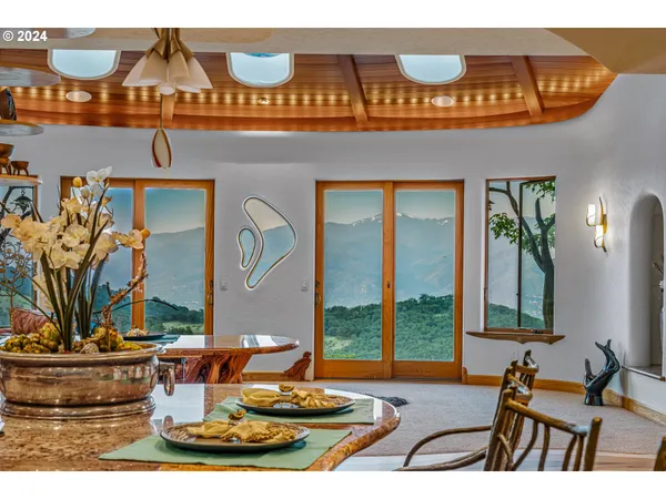 $4,500,000 | 2700 North Valley View Road, Ashland, OR 97520