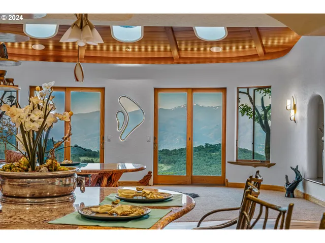 $4,500,000 | 2700 North Valley View Road, Ashland, OR 97520