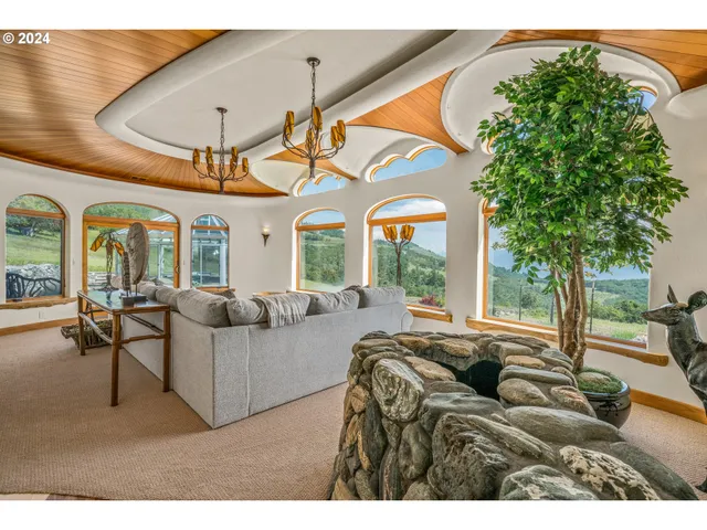 $4,500,000 | 2700 North Valley View Road, Ashland, OR 97520