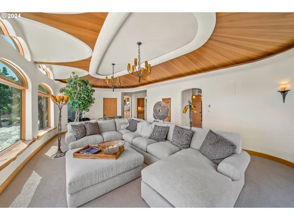 $4,500,000 | 2700 North Valley View Road, Ashland, OR 97520