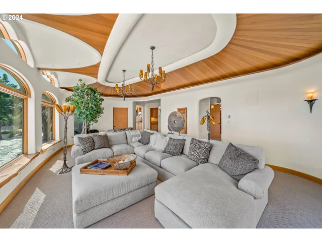 $4,500,000 | 2700 North Valley View Road, Ashland, OR 97520