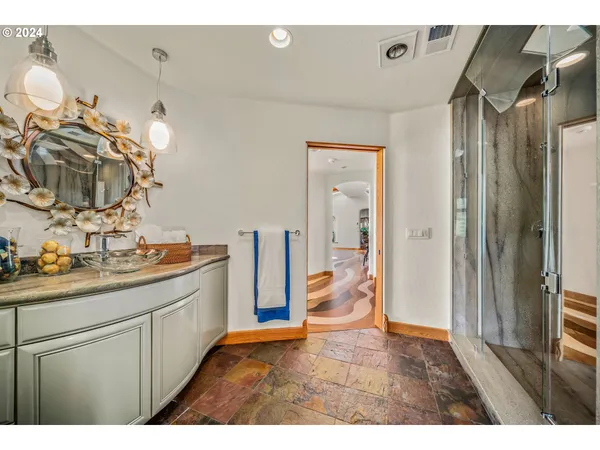 $4,500,000 | 2700 North Valley View Road, Ashland, OR 97520