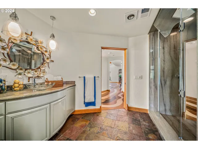 $4,500,000 | 2700 North Valley View Road, Ashland, OR 97520