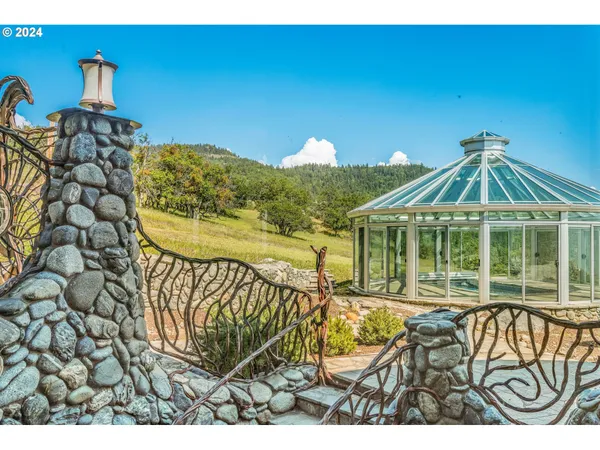 $4,500,000 | 2700 North Valley View Road, Ashland, OR 97520