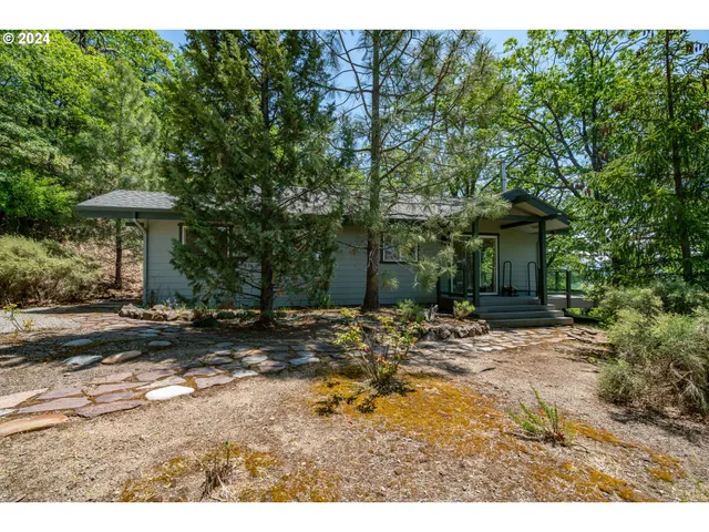 $4,500,000 | 2700 North Valley View Road, Ashland, OR 97520
