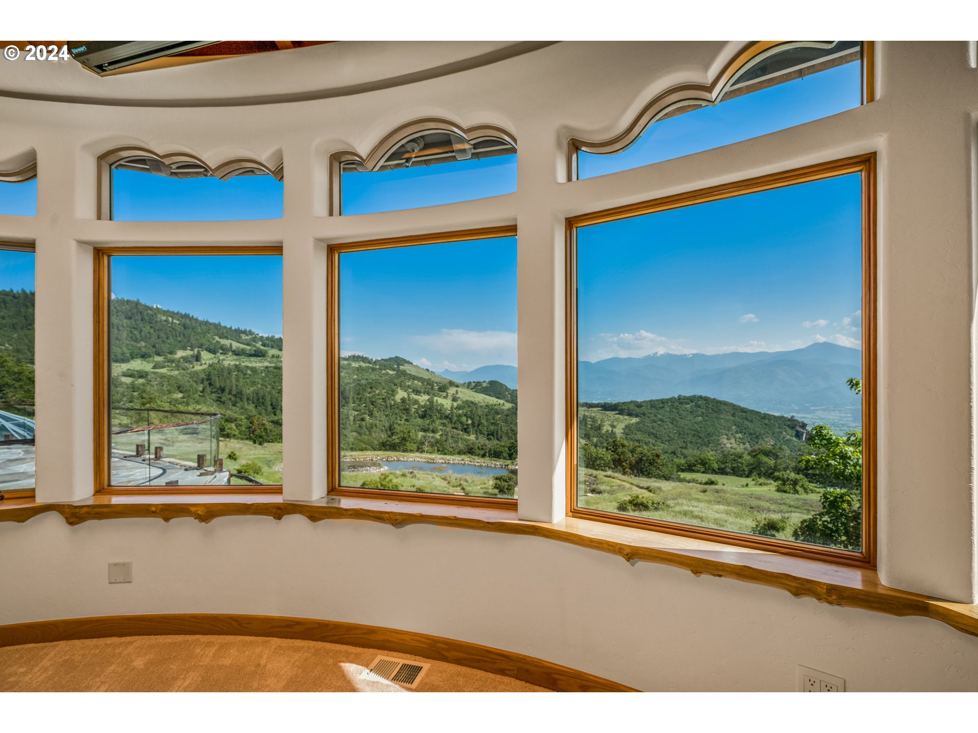 2700 North Valley View Road Ashland, OR 97520 - Photo 43 of 48