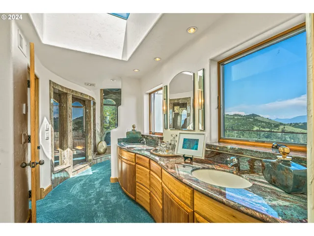 $4,500,000 | 2700 North Valley View Road, Ashland, OR 97520