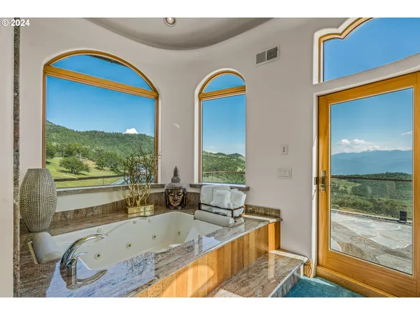 $4,500,000 | 2700 North Valley View Road, Ashland, OR 97520