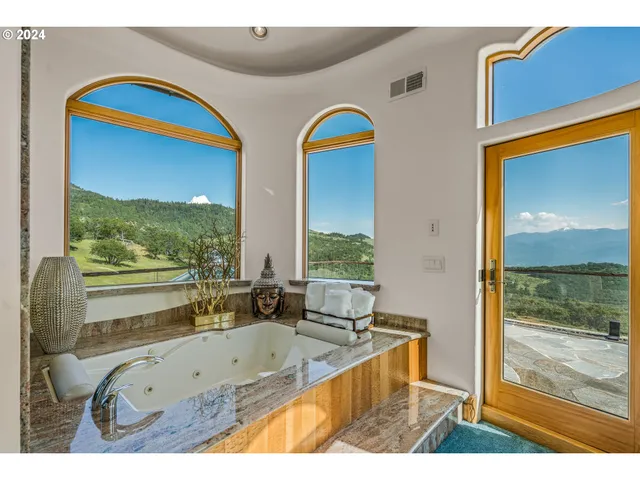 $4,500,000 | 2700 North Valley View Road, Ashland, OR 97520