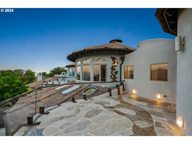 $4,500,000 | 2700 North Valley View Road, Ashland, OR 97520