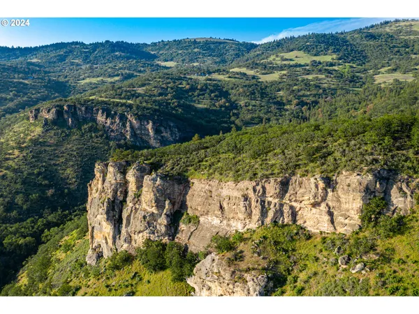 $4,500,000 | 2700 North Valley View Road, Ashland, OR 97520