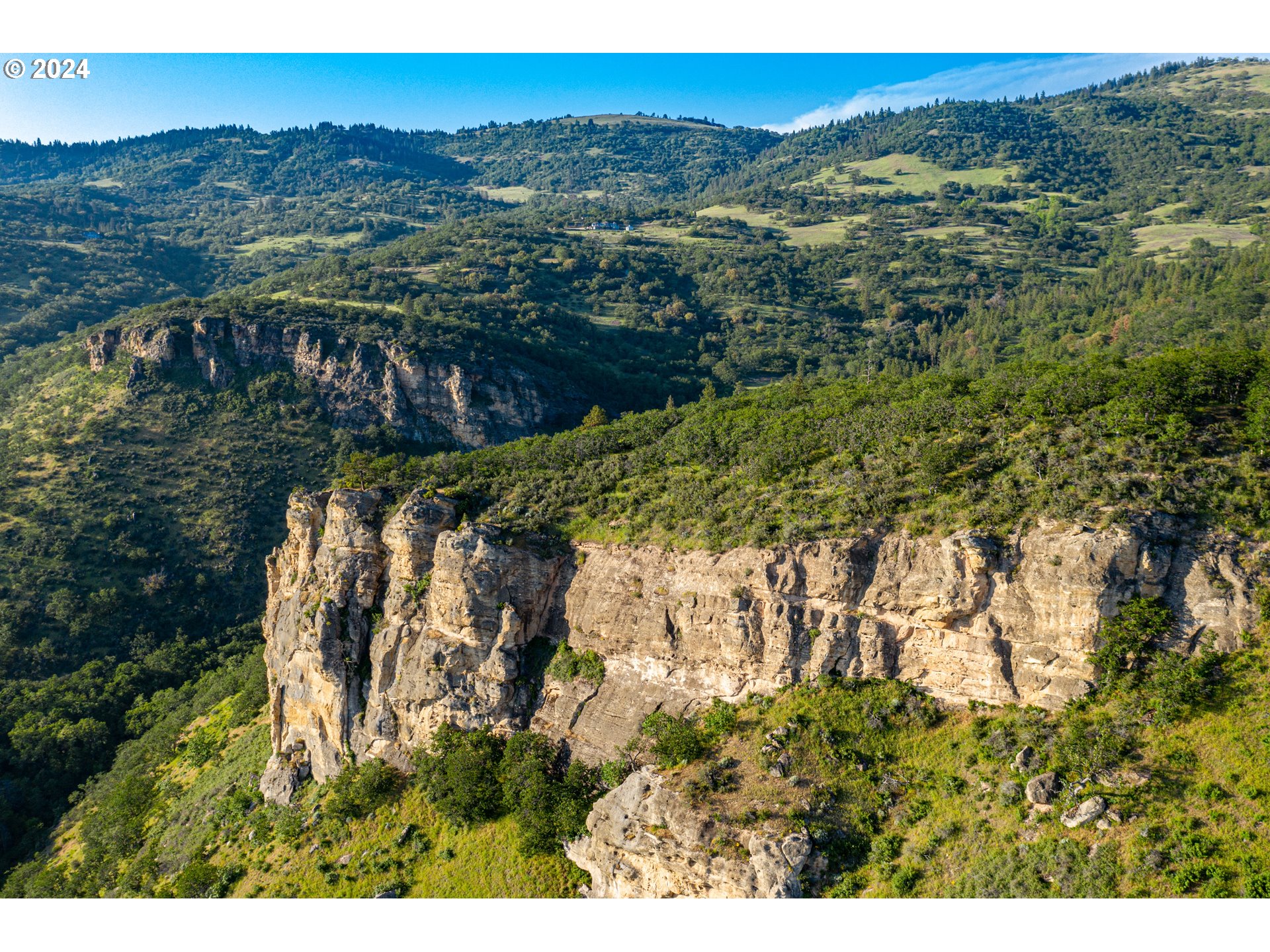 2700 North Valley View Road Ashland, OR 97520 - Photo 5 of 48