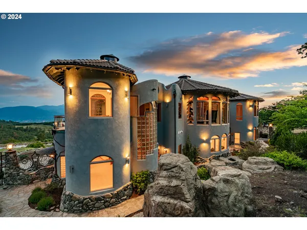 $4,500,000 | 2700 North Valley View Road, Ashland, OR 97520