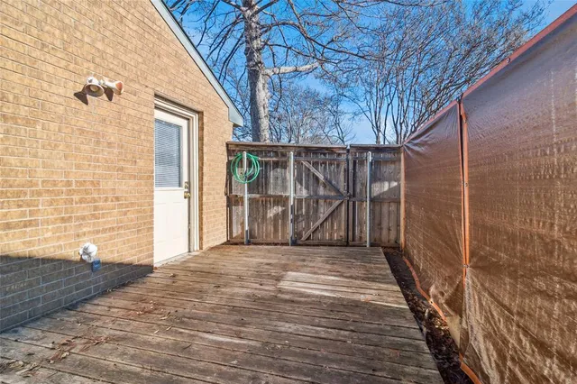 a view of a backyard of the house