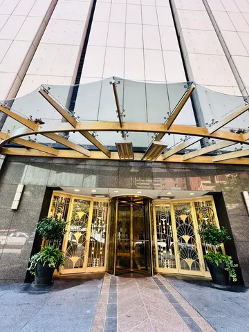 a view of entrance front of the house