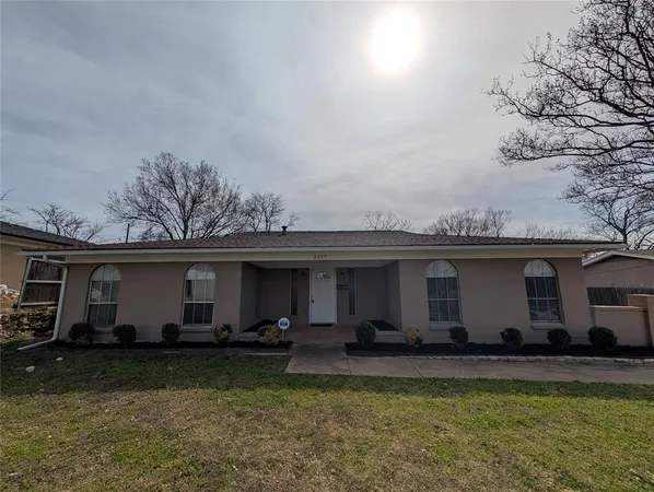 $2,150 | 2009 Ming Drive, Edgecliff Village, TX 76134