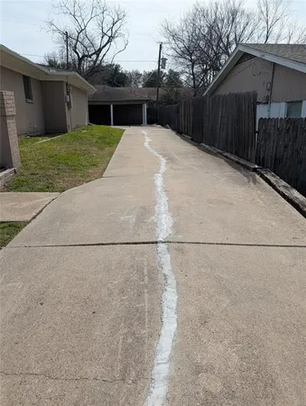 $2,150 | 2009 Ming Drive, Edgecliff Village, TX 76134