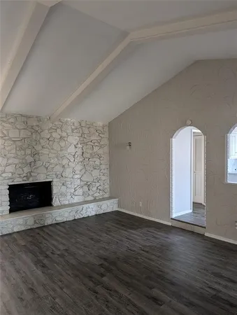 $2,095 | 2009 Ming Drive, Edgecliff Village, TX 76134