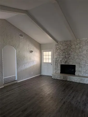 $2,150 | 2009 Ming Drive, Edgecliff Village, TX 76134