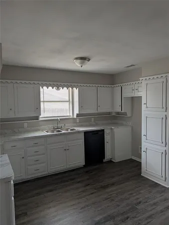 $2,150 | 2009 Ming Drive, Edgecliff Village, TX 76134