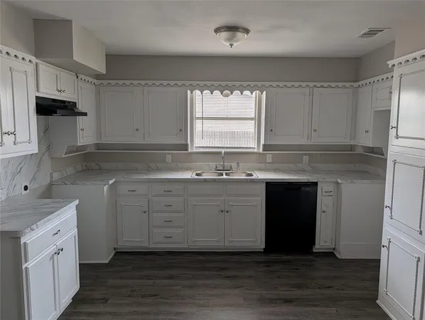 $2,150 | 2009 Ming Drive, Edgecliff Village, TX 76134