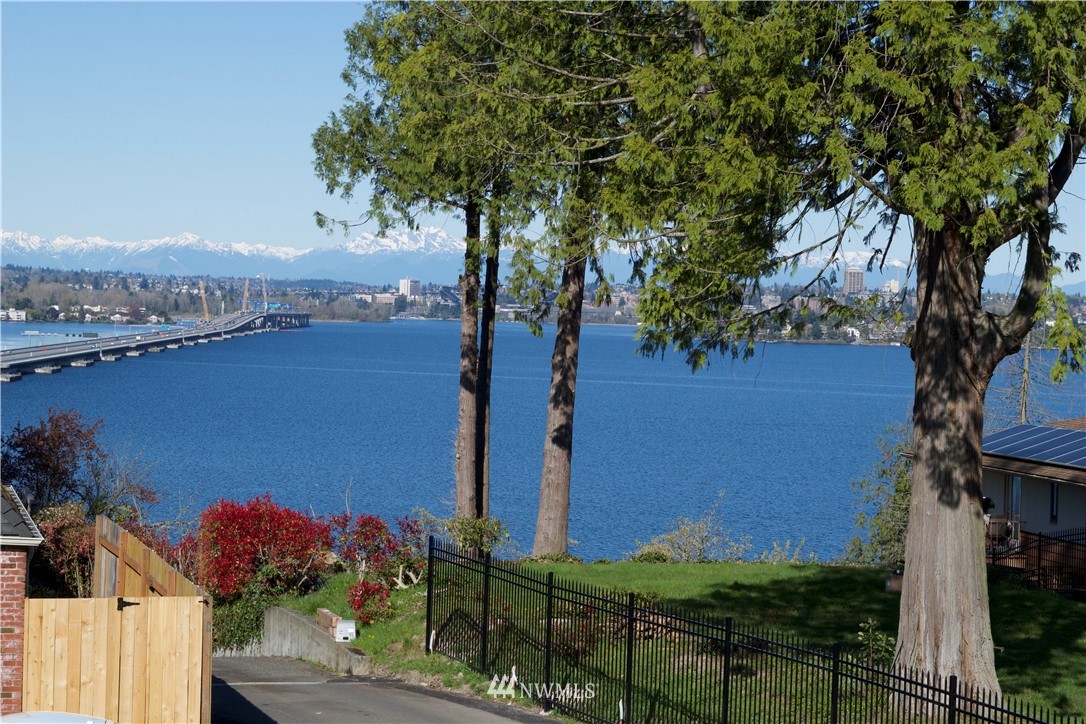 3239 Evergreen Point Road Medina, WA 98039 - Photo 4 of 37