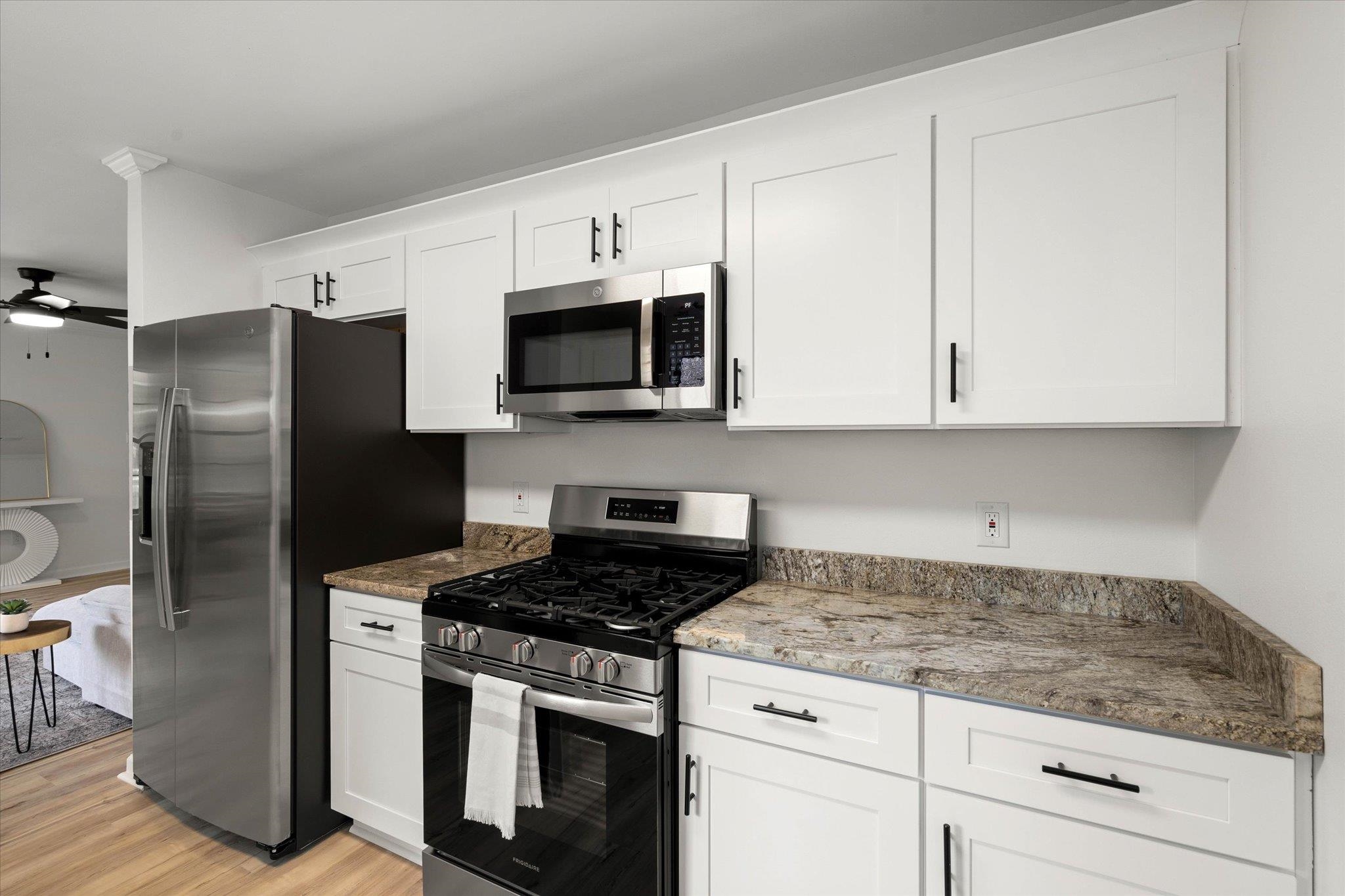 141 Sara Avenue South Daphne, AL 36527 - Photo 9 of 28 Kitchen