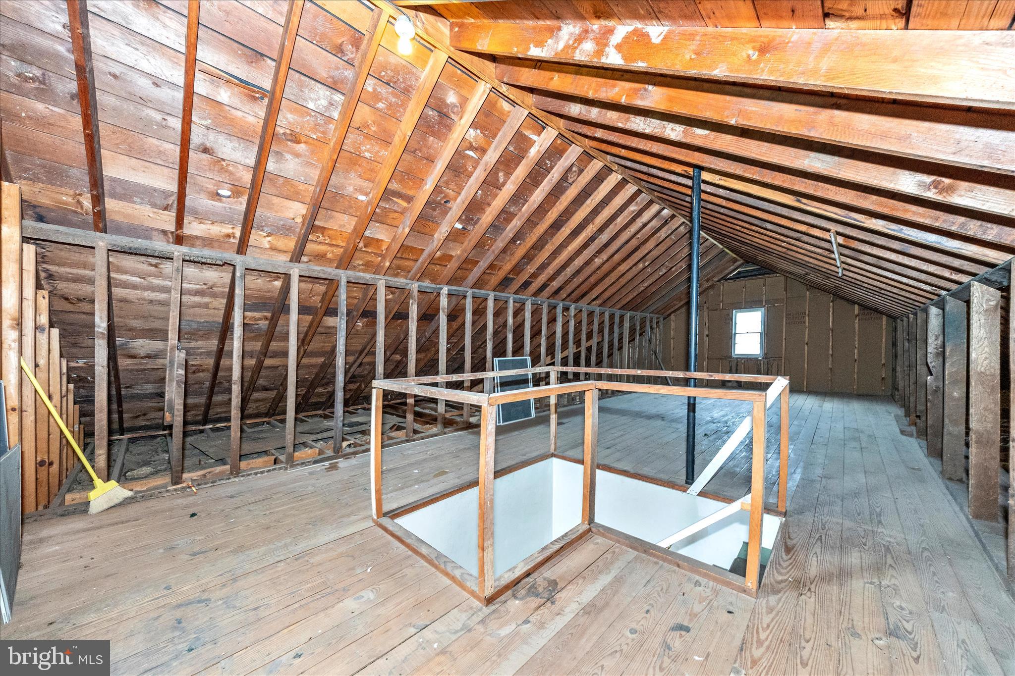 17534 Lincolnshire Road Hagerstown, MD 21740 - Photo 30 of 50 Attic