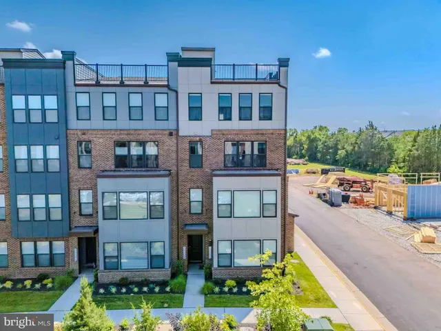$674,900 | 43730 Transit Square, Ashburn, VA 20147