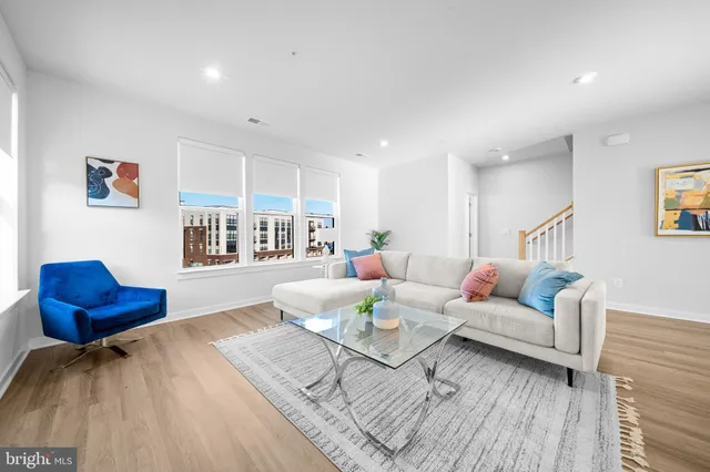 $674,900 | 43730 Transit Square, Ashburn, VA 20147