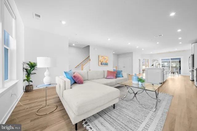 $674,900 | 43730 Transit Square, Ashburn, VA 20147