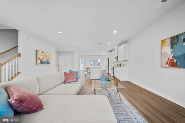 $674,900 | 43730 Transit Square, Ashburn, VA 20147