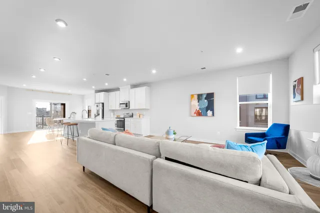 $674,900 | 43730 Transit Square, Ashburn, VA 20147