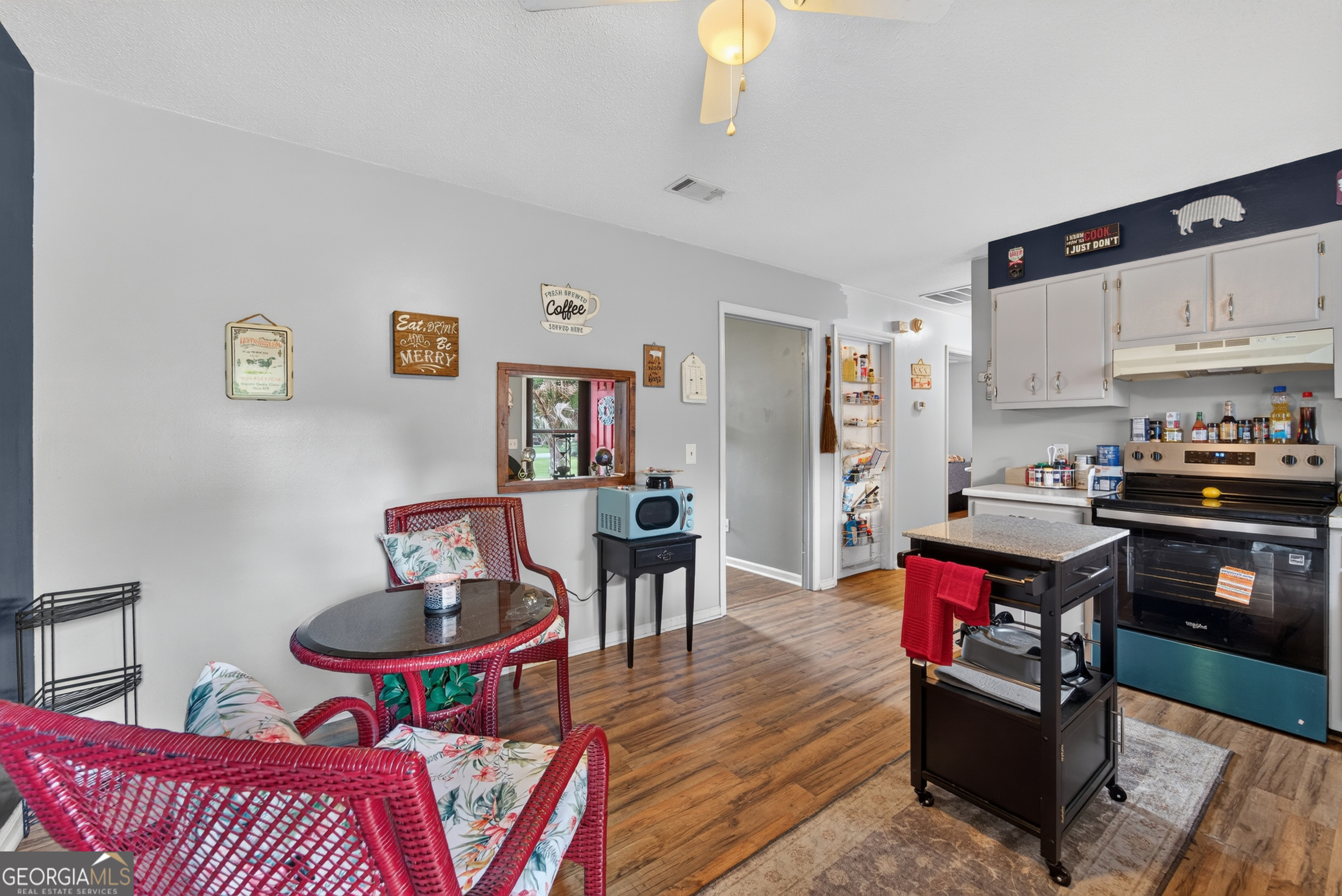 137 Timber Lane Waycross, GA 31503 - Photo 4 of 25