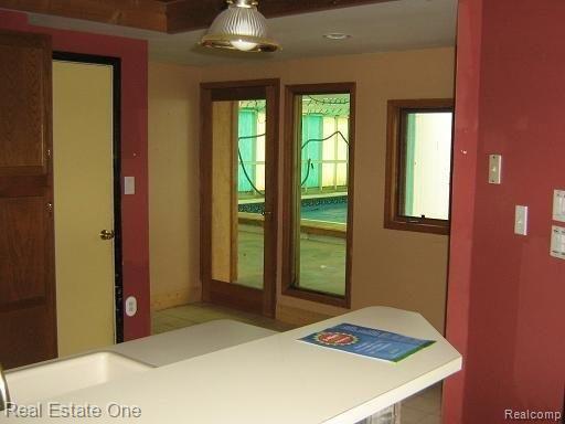 760 Crescent Lake Road Waterford, MI 48327 - Photo 3 of 10 760 Crescent 018