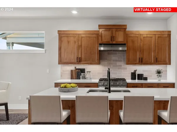 $682,900 | 1165 Southeast 18th Avenue, Canby, OR 97013