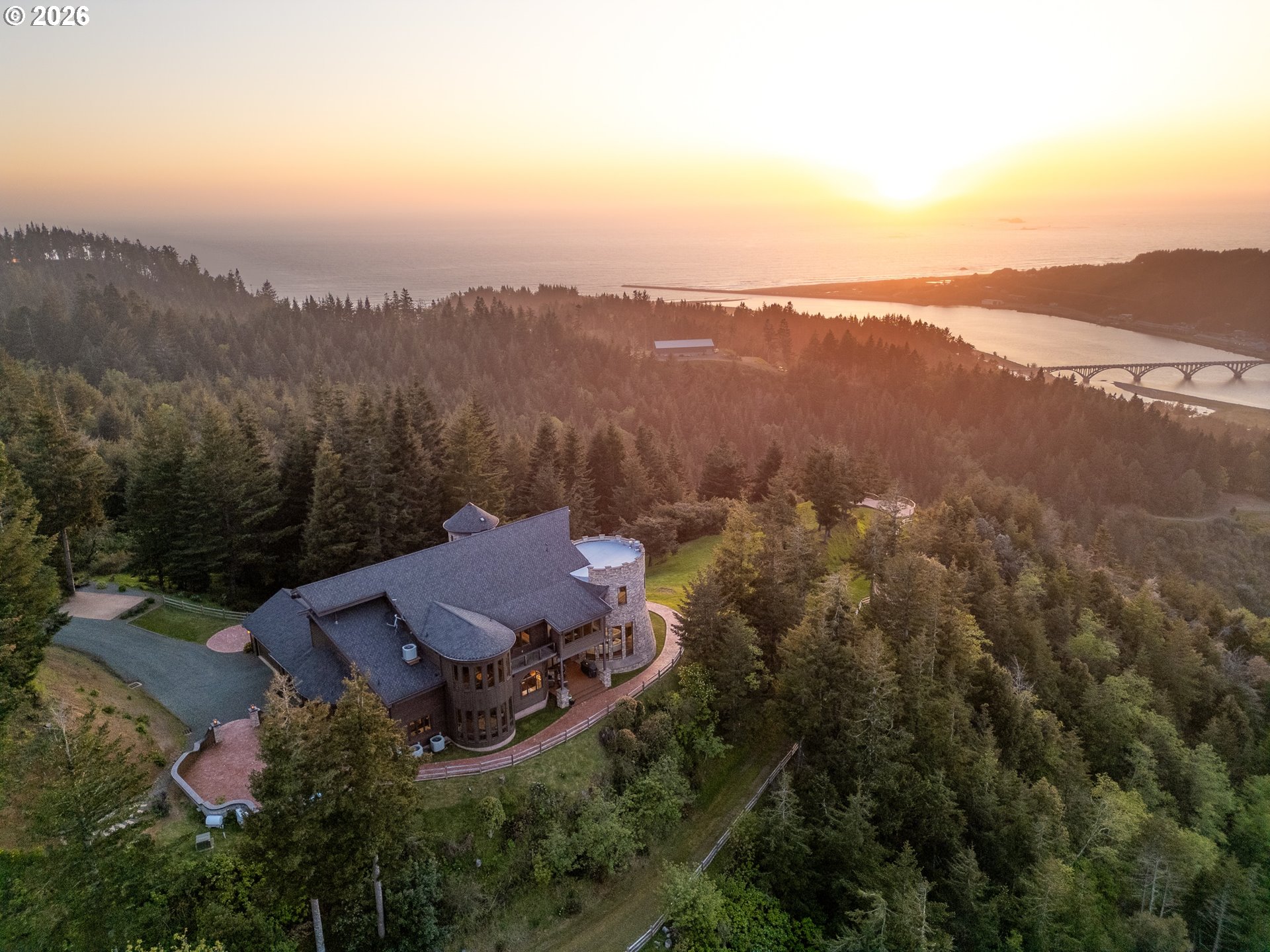 94880 Grizzly Mountain Road Gold Beach, OR 97444 - Photo 3 of 48