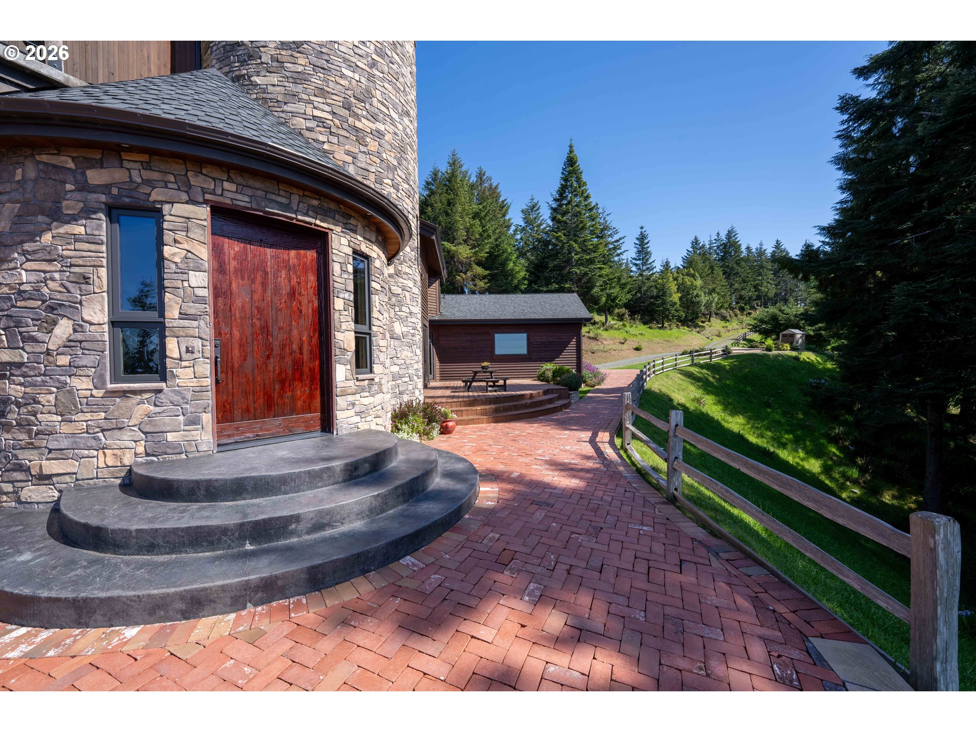 94880 Grizzly Mountain Road Gold Beach, OR 97444 - Photo 5 of 48